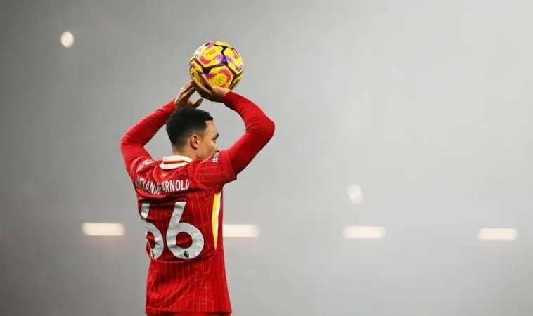 Tình huống dẫn đến ném biên trong bóng đá