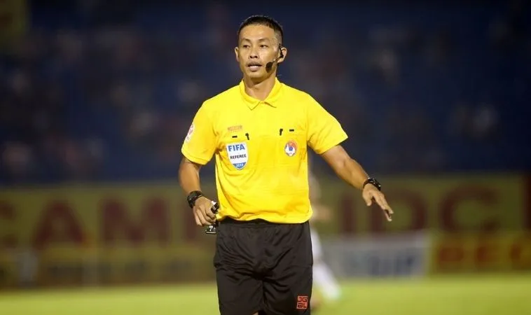 trọng tài trong bóng đá